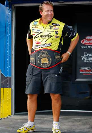 Reese shows off the Heavyweight Belt he earned for catching 100 pounds at Lake Guntersville.