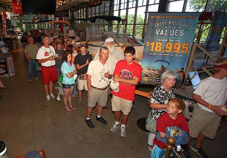 Fishing fans line up for a chance to meet their favorite Elite Series pro. 