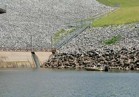 Gary Klein fishes the rocks and concrete structures at Bouldin Dam on day two of practice.