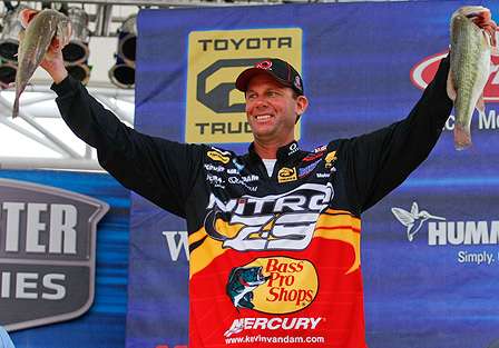 Kevin VanDam comes into the Trophy Triumph with 225 AOY points.