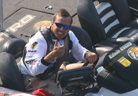 Edwin Evers flashes a thumbs up on the long ride south Saturday.
