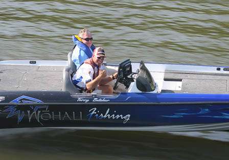Terry Butcher gives a thumbs up as he runs down the Alabama River.
