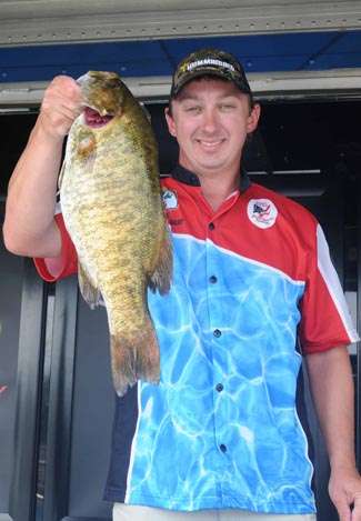 Ohio's Brian Mailot weighed in another heavy bag of smallmouth to take over the Northern Divisional lead.