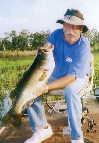 <strong>Richard Lanter</strong>
<p>
	11 pounds, 1 ounce<br />
	Seller's Lake, Fla.<br />
	Zoom Trick Worm (watermelon red)</p>

