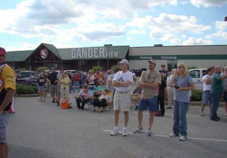 A good crowd showed up in the Gander Mountain parking lot in Salisbury, Md., to watch the final weigh-in.