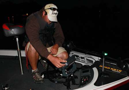 Nate Wellman sets the time on his electronics to match the official Bassmaster clock.