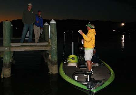 J Todd Tucker talks with David Hunter Jones and Tournament Director Chris Bowes at the dock prior to launch.