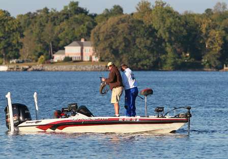 Wellman lays his hands on a bass that will help him come closer to closing the door on the final Bass Pro Shops Bassmaster Northern Open.