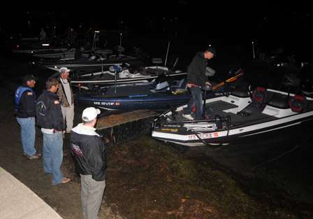 Eastern Divisional competitors wait for safe light to take off for the first day of competition at Candlewood Lake.
