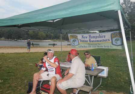 The New Hampshire Federation Nation brought its own shade for the final-day weigh-in. Sipping on a cold one is New Hampshire Federation Nation Youth Director Ray Meyer.