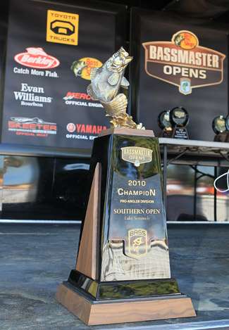 The hardware for the third and final Bassmaster Southern Open presented by Bass Pro Shops adorns the stage as the time for the weigh in gets closer.