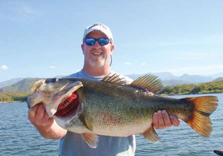 <strong>Darryl Hanson</strong>
<p>
	10 pounds, 2 ounces<br />
	Lake Baccarac, Mexico<br />
	5-inch Yum Money Maker (white)</p>

