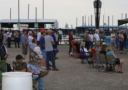 There was a great crowd on hand for the Day Two weigh in, which will see the field cut to the top-30 pros and co-anglers.