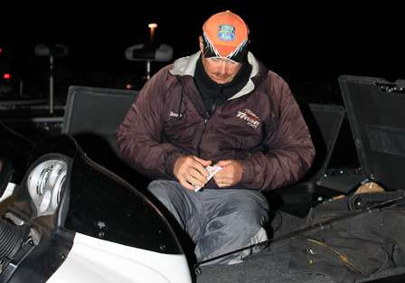 Donnie Cox makes final adjustments to his gear on the final day of the Bassmaster Federation Championship.