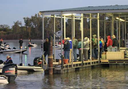 Fans line one of the many docks for the final launch of the 2010 Bassmaster Federation Nation Championship.