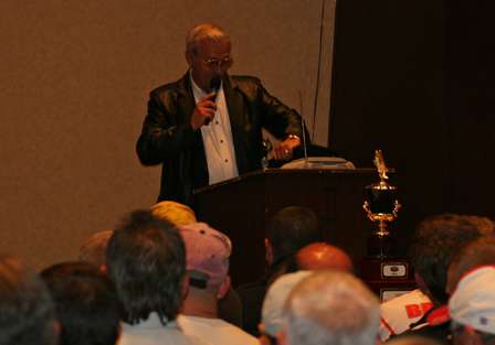 Morris Sheehan, president of the American Bass Anglers, speaks to anglers at the National Championship meeting.
