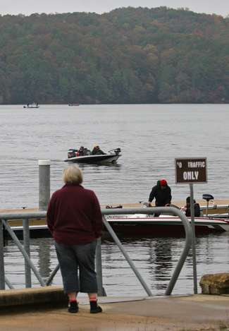 Boats begin to arrive at Lake Guntersville State Park for the Day One weigh-in of the 2010 Toyota Tundra Bassmaster Weekend Series National Championship.
