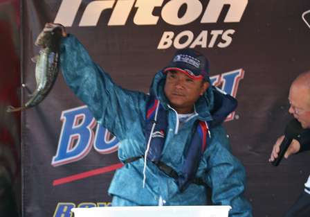 After zeroing on Day One, Thi Le caught 10.66 pounds and jumped into 43rd place on the non-boater side.