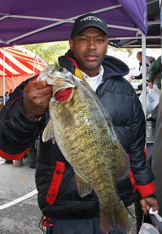 Duanne McQueen caught this eye-popping smallmouth bass that weighed nearly 6 pounds and helped him finish 10th on the non-boater side.
