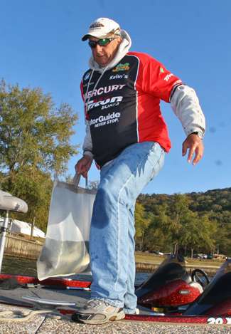 Mark Duerr steps off his boat and makes his way up to the weigh-in on Saturday.