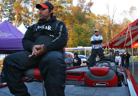 After temporarily taking the lead, Richard Peek and Brent Anderson wait in the Triton Hot Seat.
