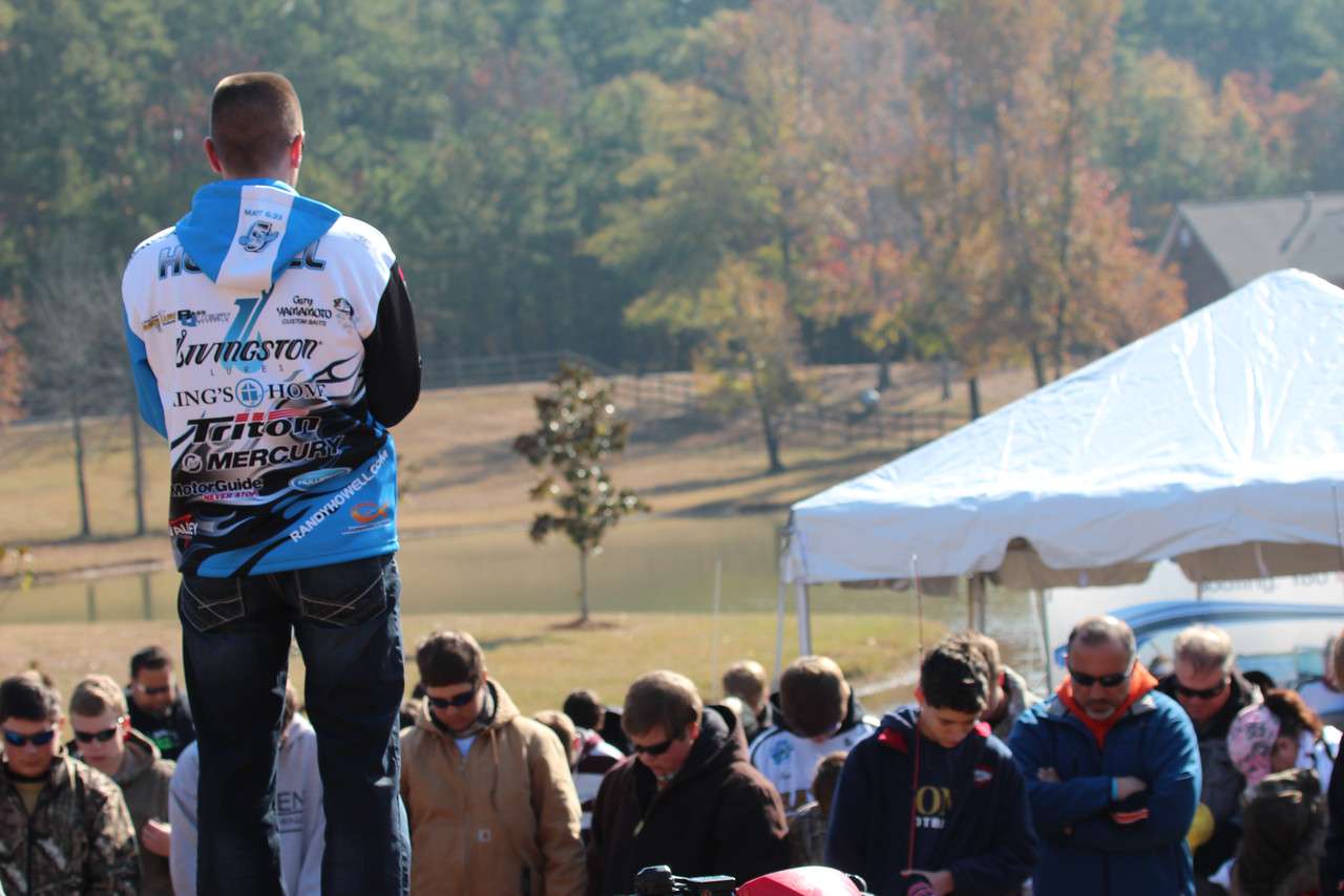 Randy starts the fishing rodeo off with a pre-event prayer.