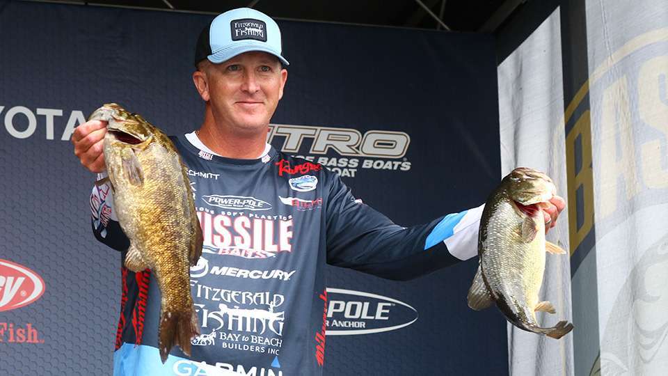 Again making all the right moves with brown and green bass, Schmitt caught his second bag over 20 pounds. His 21-5 gave him a 2-8 lead going into semifinal Saturday. Only Schmitt and Lee Livesay topped 20 pounds on the first two days.
