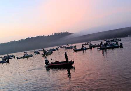 Boats float aimlessly as their pros make final gear adjustments and talk with other anglers, some will take the opportunity to get to know their co-angling partners for Day One.