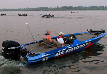 Pro Scott Dean idles away from the dock as the first flight heads out onto the Red River near Bossier City, La. 
