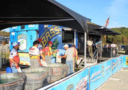 The final anglers at the tanks patiently wait to get their weights, knowing they didn't have enough weight to top Sisson. Tomorrow's weigh in will cut to 30, with a change in the weather brewing.
