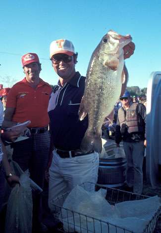 Is hard to imagine but Bill Dance's career might have catapulted even further if he hadn't lost a fish late in the 1973 Classic.