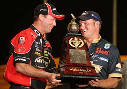 2005 Classic champ Kevin VanDam hands off the trophy to Luke Clausen, who broke the heaviest Classic weight record in 2006 with 56-2 on the Kissimmee Chain in Florida. 