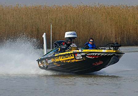 Outfitted with new radar technology from Lowrance, Mike Iaconelli handled foggy conditions better than most.