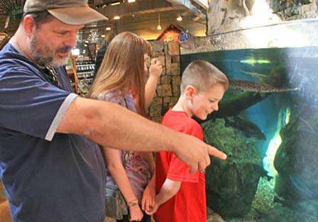 Jay Everett of Arlington points out a crazy fish to daughter Amy, 14, and son, Ross, 10.