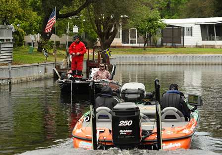 Dennis Teitje idles past Grant Goldbeck in search of bedded bass.