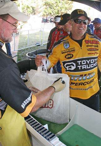 Terry Scroggins leaves the bump table with a stringer that would leave him in 7th place with 29-13.