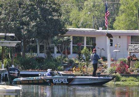 Gary Klein idled a half mile into a tiny canal in search of bigger bass Saturday.