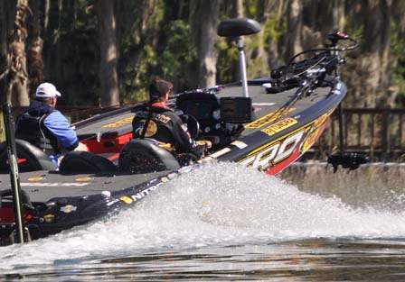 Rather than stowing the trolling motor, VanDam trimmed the motor down so it would ride out of the water as he idled to his next spot.