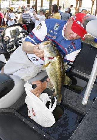 Alton Jones sacks up one of his best fish of Day Four.
