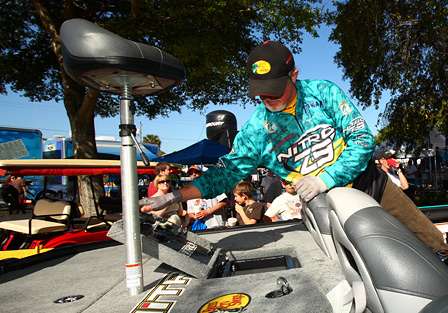 Rick Clunn checks his fish before the weigh in. 