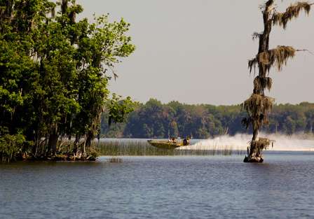 With only a couple hours left to fish, Scroggins speeds to do some cranking on the St. Johns River. 