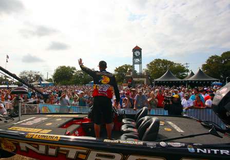 Kevin VanDam is pulled to the weigh-in stage. 
