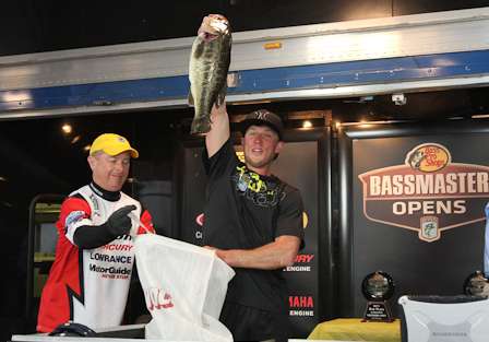 Shryock raises his 7-pound, 9-ounce lunker he caught Saturday.