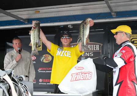 With 17-12, he had Friday's big bag and was in position to win as he reported he had left fish at his spot.