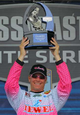 Kevin Short holds up his second Elite Series trophy after a big final day at the 2010 Alabama Charge on Pickwick Lake.