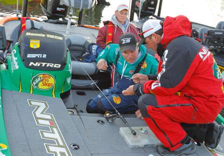 Dennis Tietje consults with Kevin VanDam on rigging a rod early in the morning.