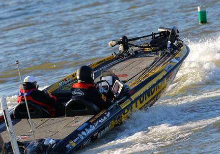 Mike Iaconelli blasts off to start his first day of fishing on Pickwick Lake.