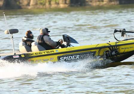 Bobby Lane steers his boat out onto Pickwick Lake for Day Two of competition.
