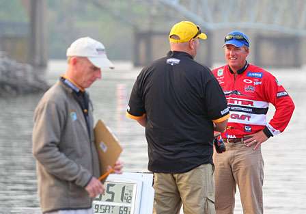 Kelly Jordon talks to Dave Mercer after making the top-12 cut on Pickwick Lake.