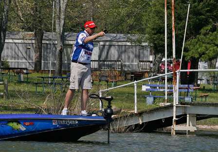 Jones pitches to the corner of a dock later in the afternoon Saturday.